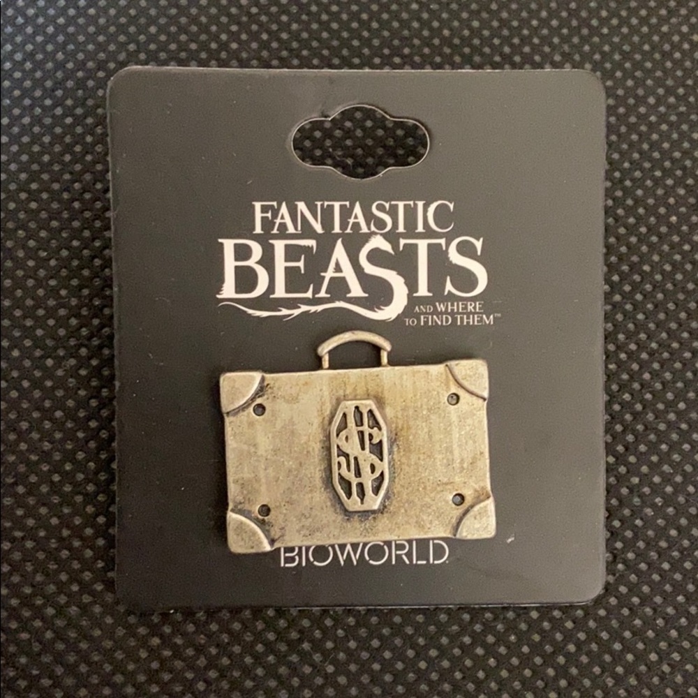 Fantastic beasts suitcase pin